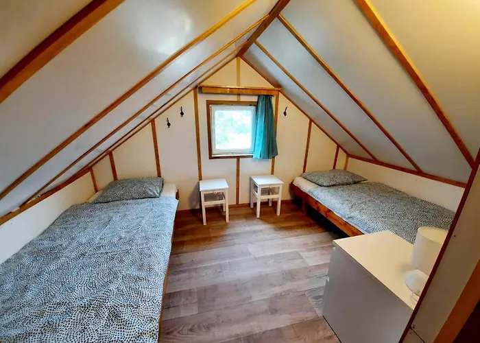 Malovany Sklipek بيت للعطل